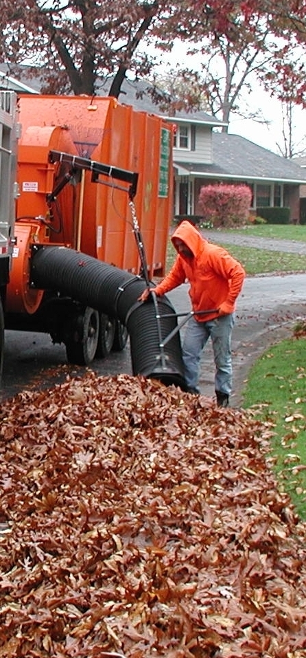 Leaf Truck with vacuum Leaf Truck with vacuum